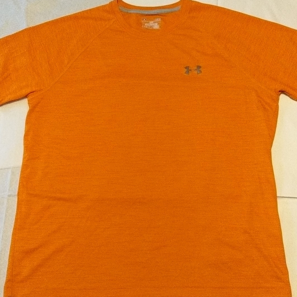 ⭐️ Under Armour Men's Velocity Tee
